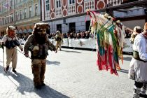 Povorka tradicionalnih pustnih likov in mask