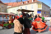 Povorka tradicionalnih pustnih likov in mask