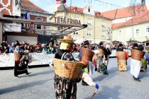 Povorka tradicionalnih pustnih likov in mask