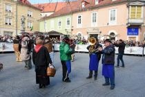 Povorka tradicionalnih pustnih likov in mask