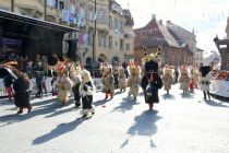 Povorka tradicionalnih pustnih likov in mask