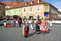 Povorka tradicionalnih pustnih likov in mask