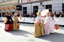 Povorka tradicionalnih pustnih likov in mask