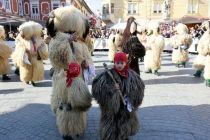 Povorka tradicionalnih pustnih likov in mask