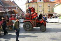 Povorka tradicionalnih pustnih likov in mask