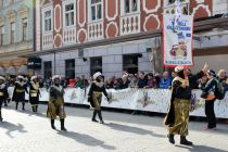 Povorka tradicionalnih pustnih likov in mask