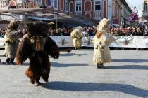 Povorka tradicionalnih pustnih likov in mask