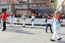 Povorka tradicionalnih pustnih likov in mask