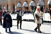 Povorka tradicionalnih pustnih likov in mask