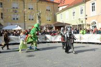 Povorka tradicionalnih pustnih likov in mask