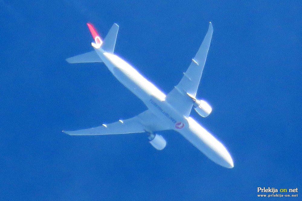 Okuženi je bil na letalu Turkish Airlines