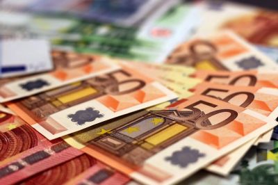 Danes nakazilo različnih protikorona pomoči v višini skoraj 24 milijonov evrov