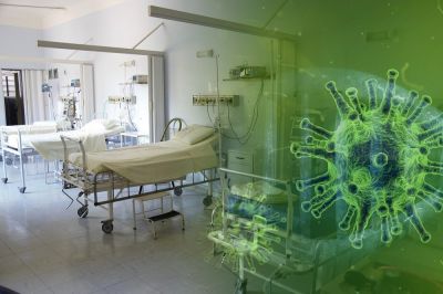 V četrtek je v Sloveniji bilo hospitaliziranih 60 ljudi, petnajst oseb je na intenzivni negi, enajst so jih odpustili iz bolnišnic.