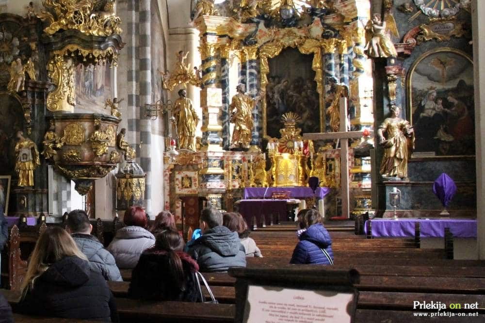 Cerkve se ponovno odpirajo pod določenimi pogoji