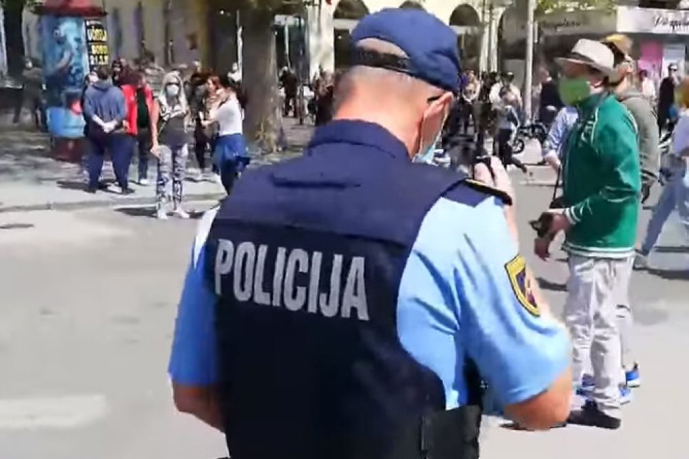 Policisti so v Mariboru popisali 19 oseb