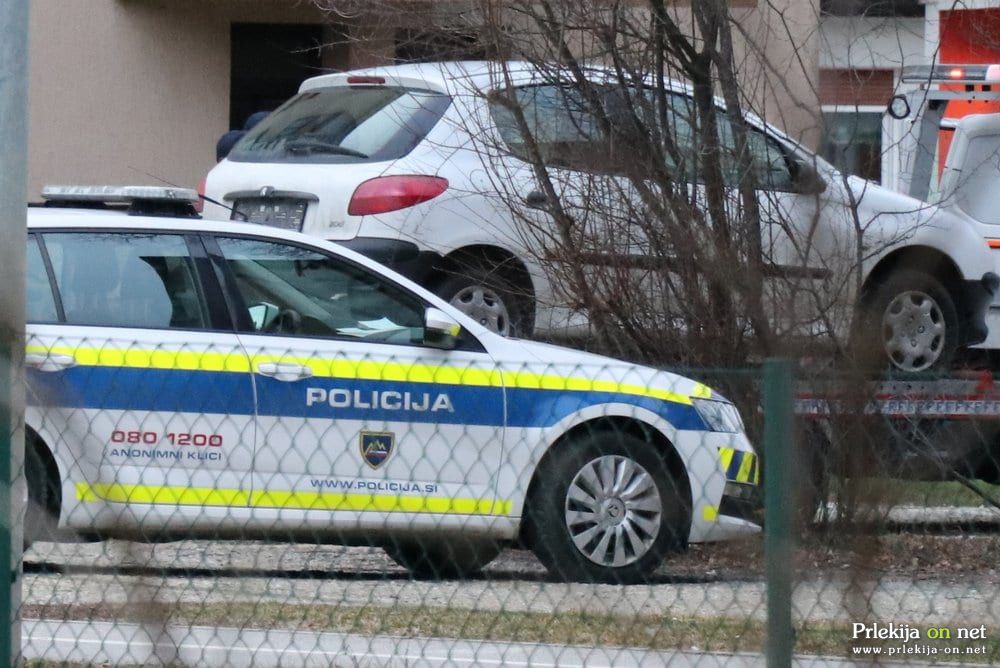 Policisti so v sredo zasegli tri osebna vozila