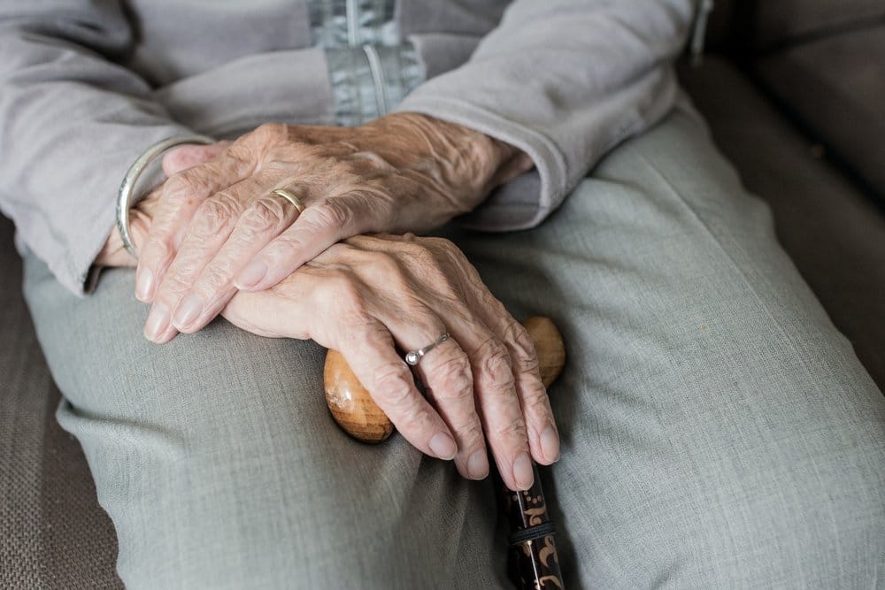 Skoraj 60 odstotkov pa jih je starejših od 85 let, kažejo podatki NIJZ