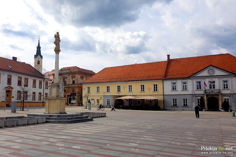 Na javnih krajih se spet lahko zbira do 50 ljudi