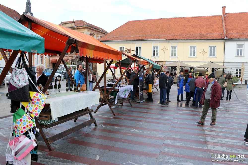 Na javnih krajih bo dovoljeno zbiranje 50 ljudi ob upoštevanju navodil NIJZ