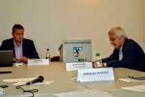 Tiskovna konferenca svetniške skupine NAPREJ