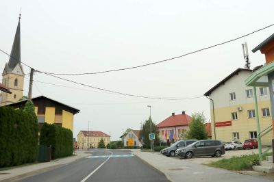 Pred občinsko zgradbo v Križevcih pri Ljutomeru se bo uredil park