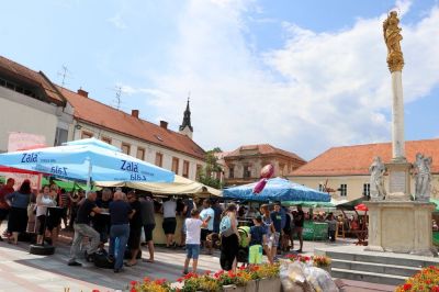 Še vedno velja ukrep prepovedi gibanja in zbiranja ljudi na javnih krajih