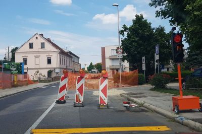 Semafor na gradbišču mostu je voznikom povzročal sive lase