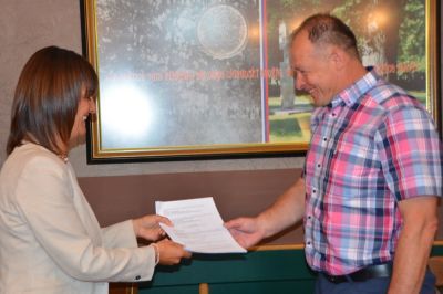 Podpis pogodbe o rekonstrukciji javnih poti na območju KS Železne Dveri