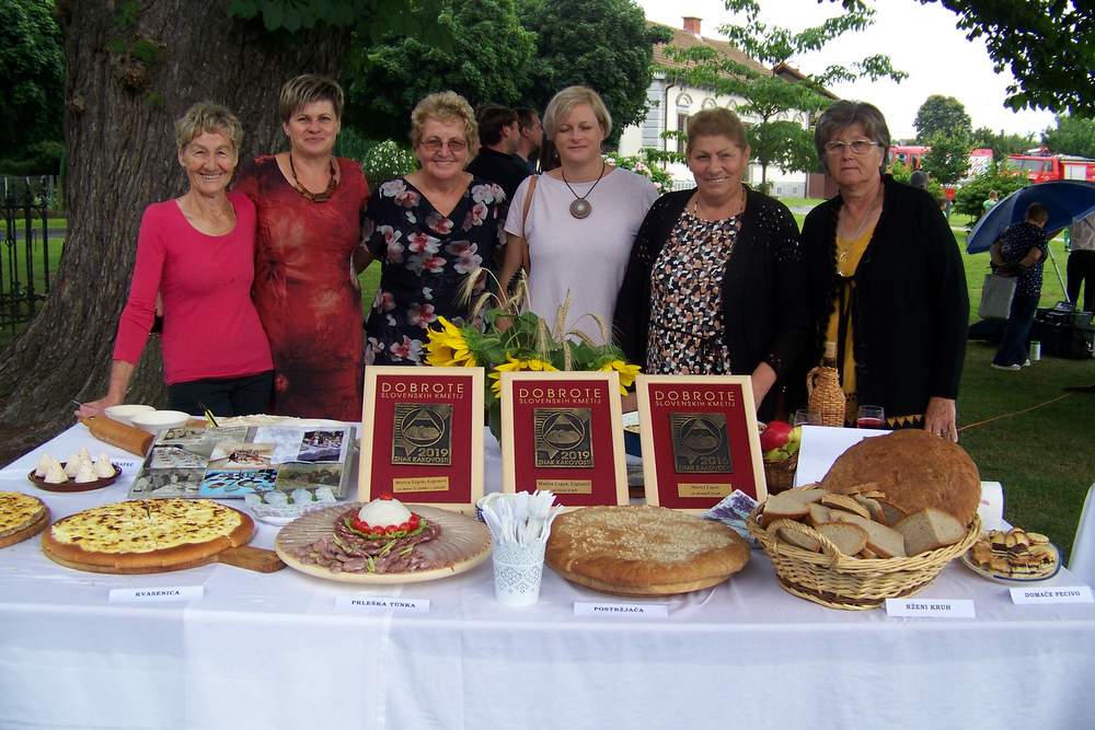 Gospodinje iz Veržeja, Bunčan in Banovcev na Osterčevem trgu