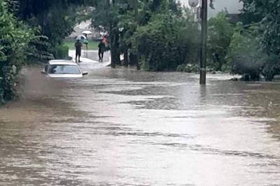 Predvsem na območju Radencev je močno deževje poplavilo številne ceste