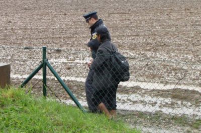 Tujci nedovoljeno prehajajo našo mejo