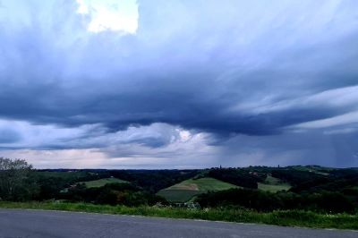 Približujejo se nam neurja, obstaja možnost toče