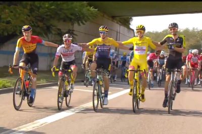 Slovenska peterka Matej Mohorič, Jan Polanc, Primož Roglič, Tadej Pogačar in Luka Mezgec, foto: Twitter Tour de France