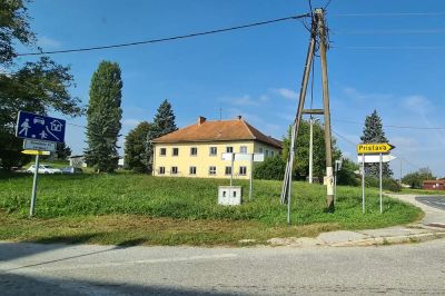 Stara šola v Stročji vasi