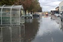 Zalito parkirišče pred Tušem v Ljutomeru