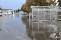 Zalito parkirišče pred Tušem v Ljutomeru