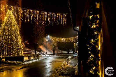 Praznično okrašeno središče Svete Trojice v Slov. Goricah, foto: GGB Photography