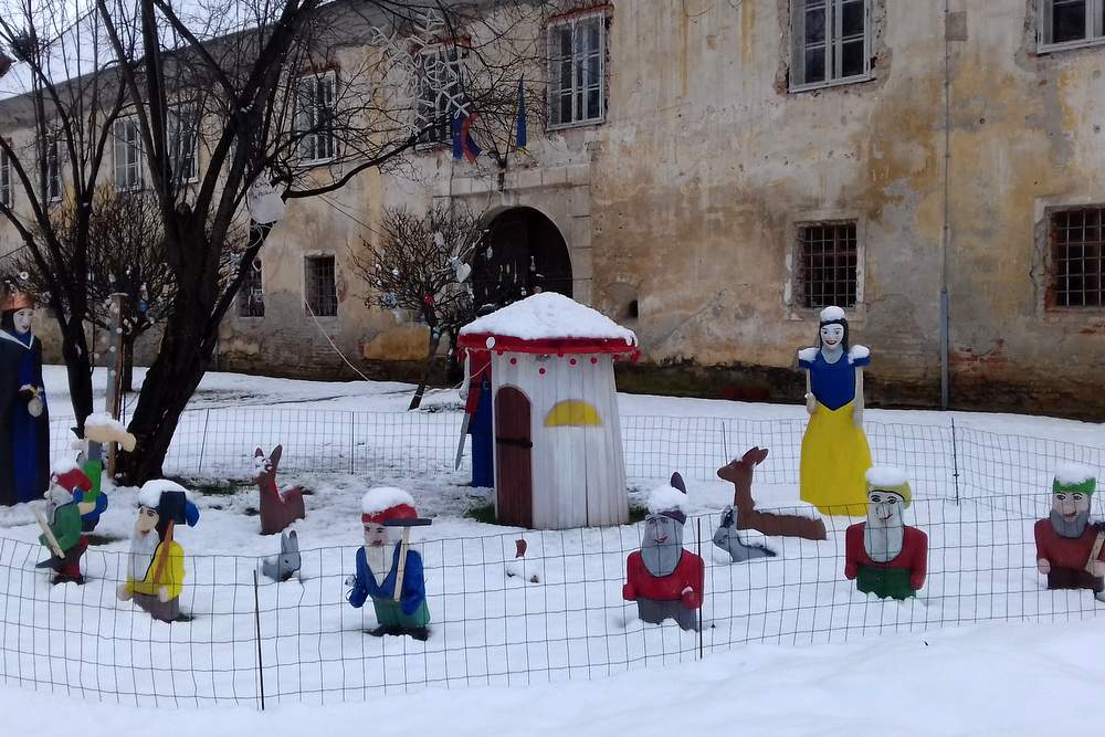 Sneguljčica in sedem palčkov v beltinskem parku