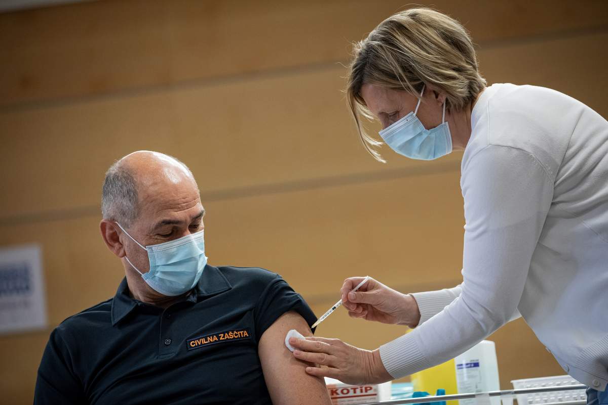 Predsednik vlade Janez Janša se je cepil s cepivom AstraZeneca, foto: Urad predsednika vlade