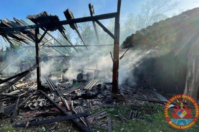 Požar je uničil traktor in delno objekt, foto: PGD Gornja Radgona