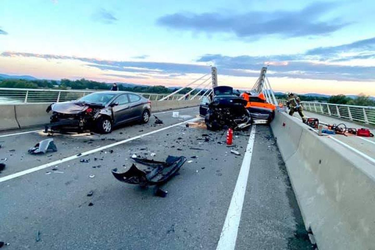 Trčila so štiri vozila Trčila so štiri vozila