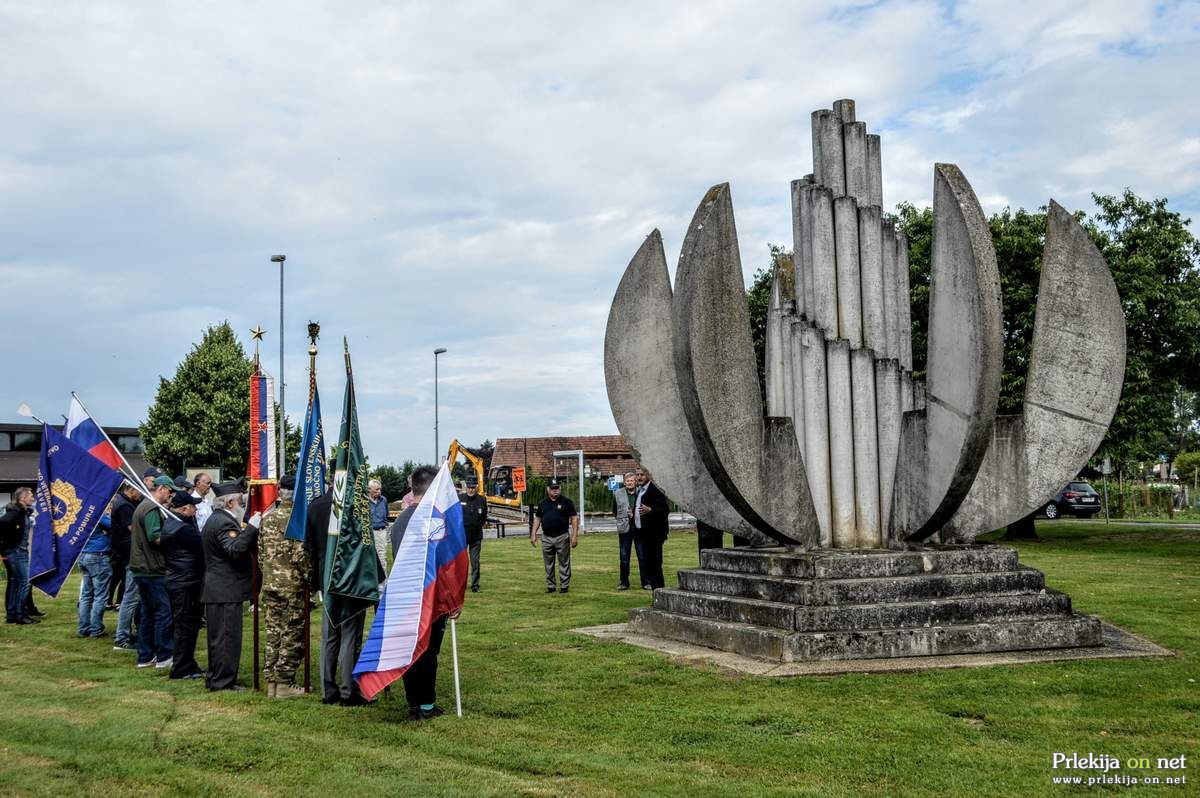 Pohod do spominskih obeležij v Veržeju