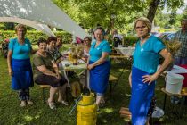 Kuhanje bograča pri gostilni Gezove jame