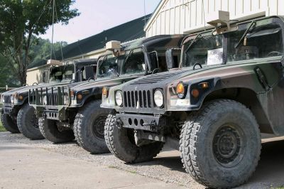 Vojaško vozilo hummer se je na vojaškem vadišču prevrnilo