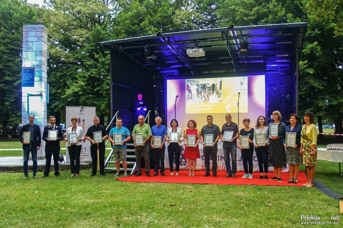 Ob 10-letnici Občine na prostem so podelili posebna priznanja društvom, zavodom in javnim podetjem, ki letos praznujejo okrogle obletnice delovanja.