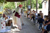 Deca fküp na knižni küp