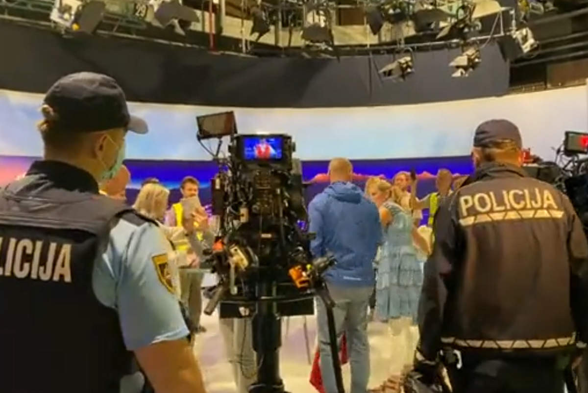 Protestniki so zahtevali programski čas za predstavitev svojega vidika glede koronavirusa Protestniki so zahtevali programski čas za predstavitev svojega vidika glede koronavirusa