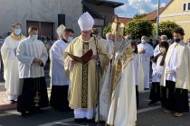 Blagoslov kipa in trga pred stolnico sv. Nikolaja