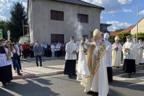 Blagoslov kipa in trga pred stolnico sv. Nikolaja