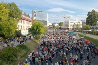 Za torek in sredo so ponovno napovedani protesti, a je vlada omejila gibanje